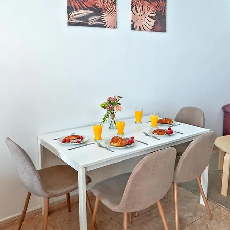 בית נופש Exclusive 1 Bedroom With A Pool, 11f ארונה