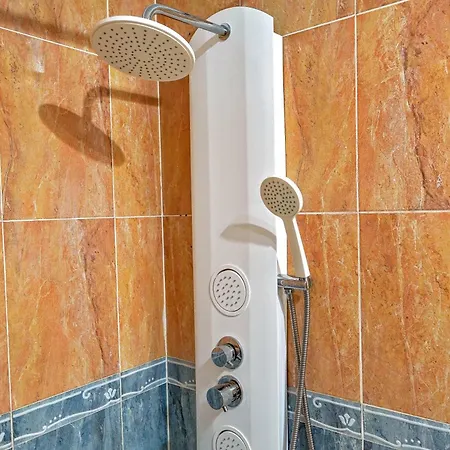 Casa de Férias Exclusive 1 Bedroom With A Pool, 11f Arona (Tenerife)