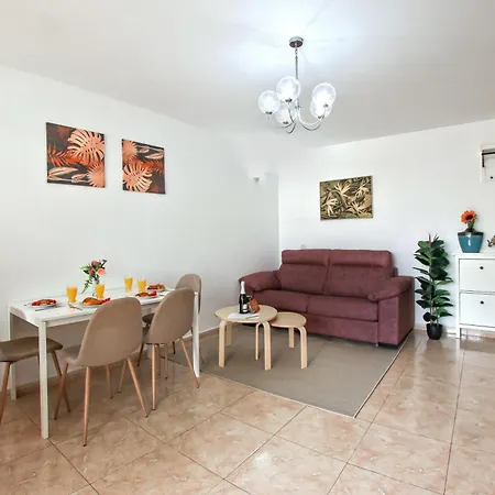Casa de Férias Exclusive 1 Bedroom With A Pool, 11f *