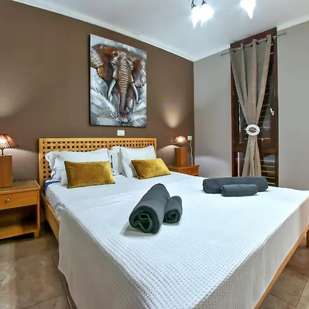 Casa de Férias Exclusive 1 Bedroom With A Pool, 11f *