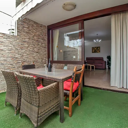Casa de Férias Exclusive 1 Bedroom With A Pool, 11f *